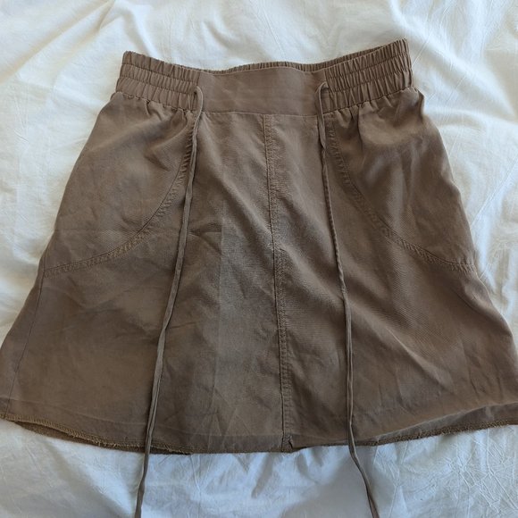 BCBGeneration tan skirt - Picture 1 of 3